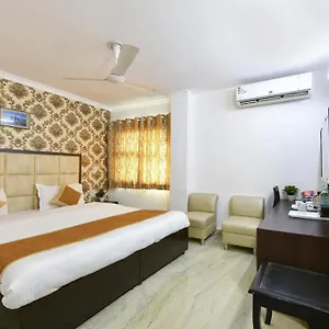 The First By Goyal Hoteliers ** Agra (Uttar Pradesh)